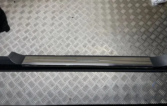 Front sill trim cover