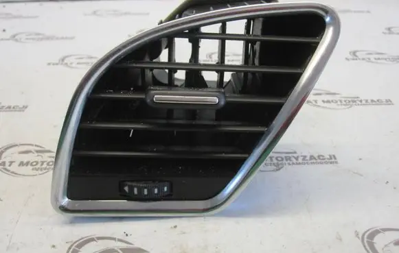 Audi A5 8T 8F Dashboard side air vent grill/cover trim 8T2820901C