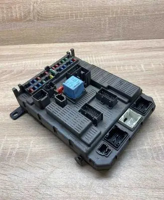 Citroen C5 Fuse module 9645352980