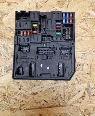 Nissan Qashqai Fuse module 284B74BA0A 521501F08 2080059322