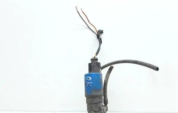 Volvo V60 Windscreen/windshield washer pump AV6113KO82AA