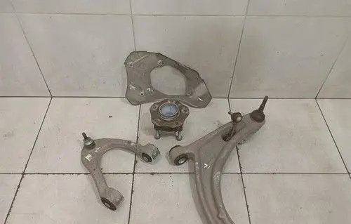 Aston Martin Vantage IV Front wheel hub HY533K185BC