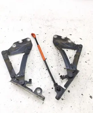 Volkswagen Golf Plus Engine bonnet/hood hinges 5M0823301 5M0823302