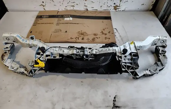 Ford Focus Front bumper support beam 