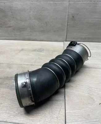 BMW X5 E70 Intercooler hose/pipe 7807985