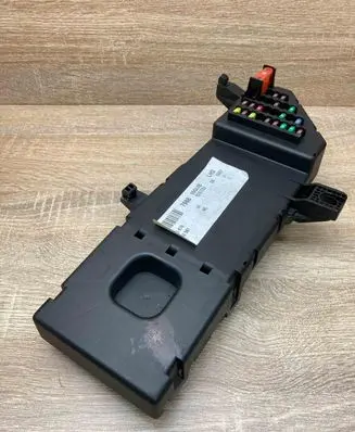 Opel Signum Fuse module 13193587 13223678