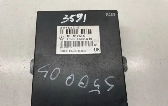 Mercedes-Benz CLK A209 C209 Voice control module 2038200385 A2038200385