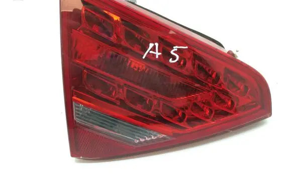 Tailgate rear/tail lights
