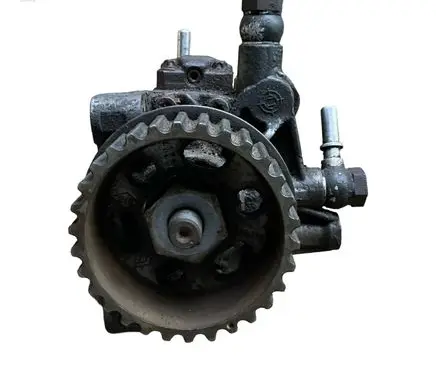 Nissan Juke I F15 Fuel injection high pressure pump 167000938R A2C5325602
