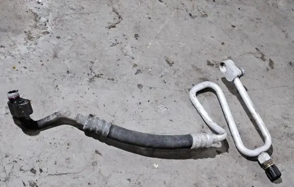 BMW 7 E38 Air conditioning (A/C) pipe/hose 8378648