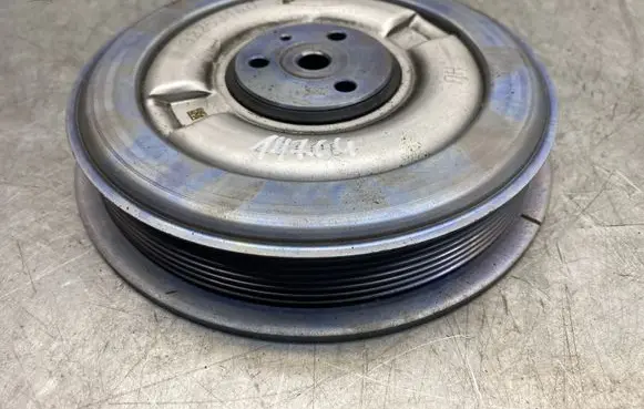 Volvo XC90 Crankshaft pulley 32253160