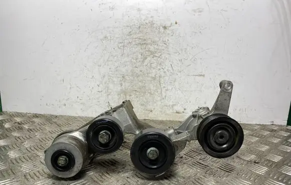 KIA Sorento Generator/alternator bracket 