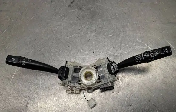 Toyota Corolla E110 Wiper turn signal indicator stalk/switch 843101E680