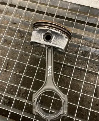 Dodge Challenger Piston 