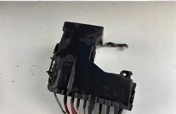 Citroen C4 II Battery relay fuse 9665878180