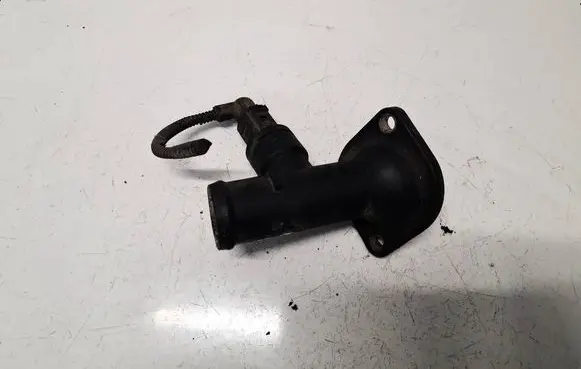 Volkswagen PASSAT B6 Engine coolant pipe/hose 03G121121D