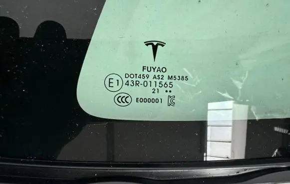 Tesla Model S Plaid Rear side window 160015600B 2810511 28PUU2022
