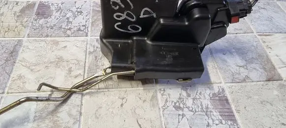 Hyundai Trajet Front door lock