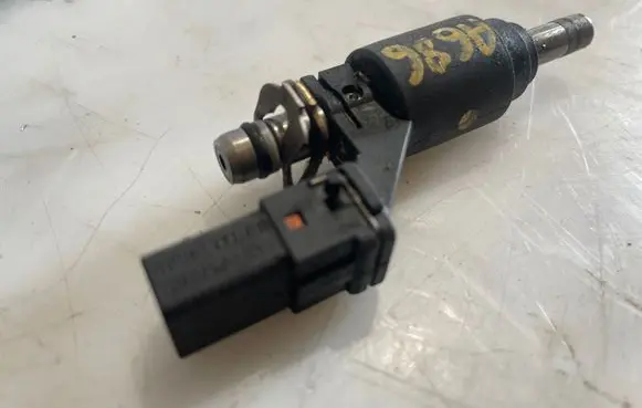 Opel Signum Fuel injector 3860501 24404012 3160A00165