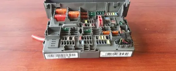 BMW 1 E82 E88 Fuse module 9119446