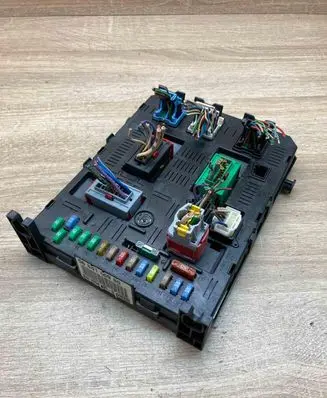 Citroen C4 I Central body control module 9660105980 281148373A