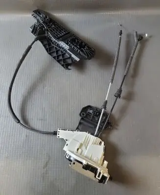 Jeep Cherokee Front door lock 04589915AE 68082689AE