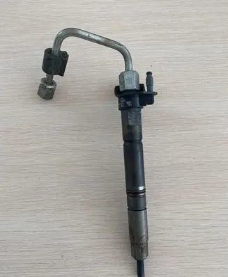 Volkswagen PASSAT B8 Fuel injector