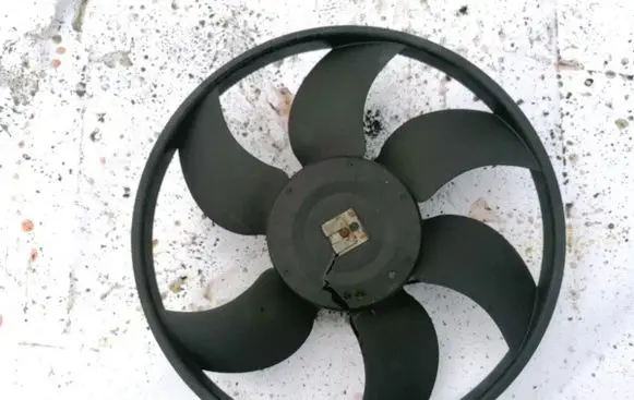 Renault Espace III Radiator cooling fan shroud