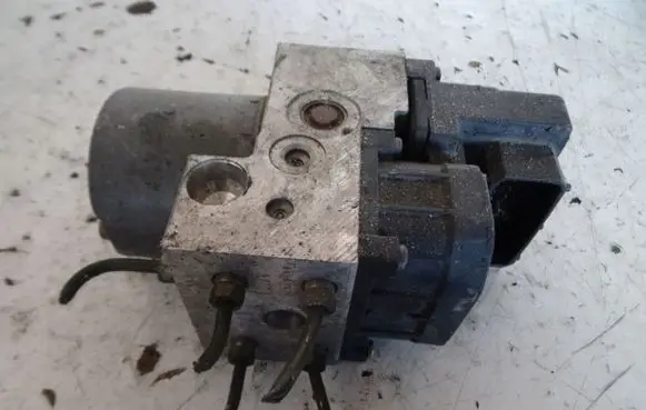 Isuzu Trooper ABS Pump 897162192