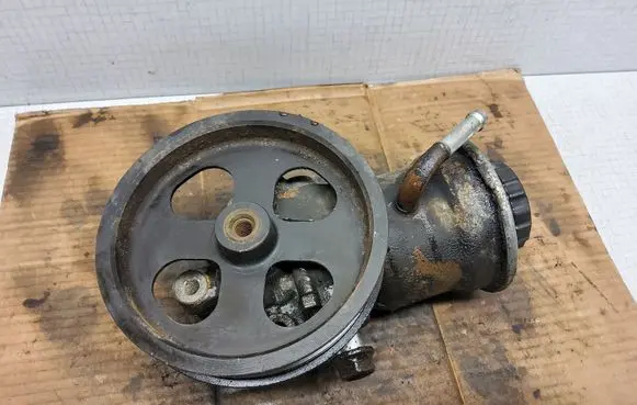 Toyota Corolla Verso E121 Power steering pump