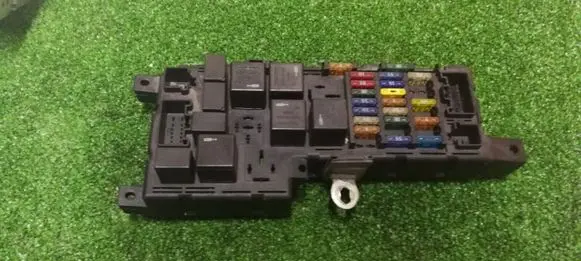 Volvo V70 Fuse module 8637841 518717004