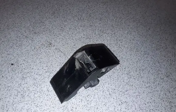 BMW 7 E38 Radiator mount bracket 17111737709 1737709