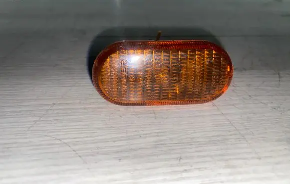 Front fender indicator light