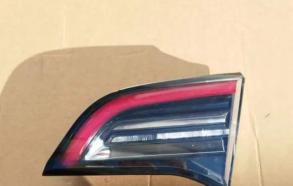 Tesla Model 3 Tailgate rear/tail lights
