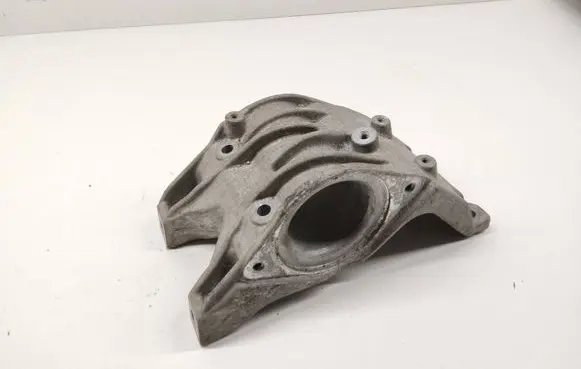 Engine mounting bracket