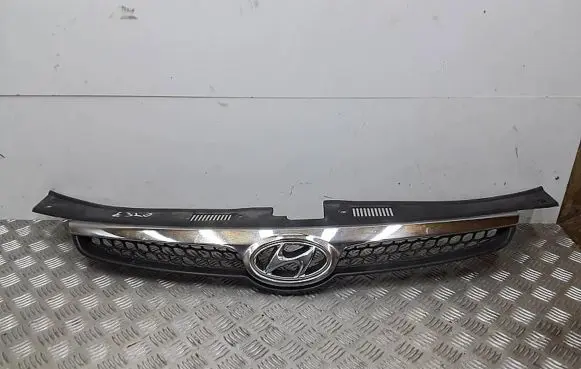Hyundai i30 Front bumper upper radiator grill 863512R000