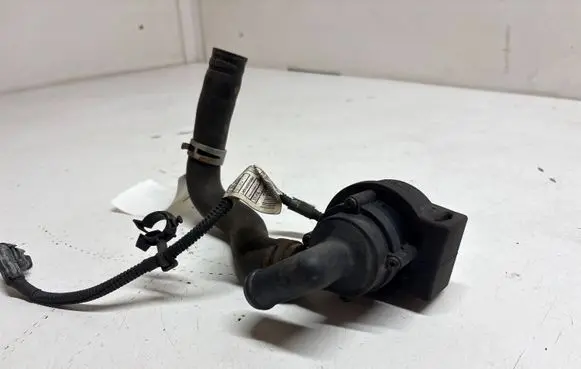 BMW 6 G32 Gran Turismo Webasto circulation pump for autonomous heater 11107811