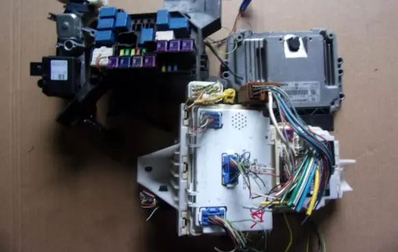 Fiat Sedici Engine control unit/module ECU 51806261