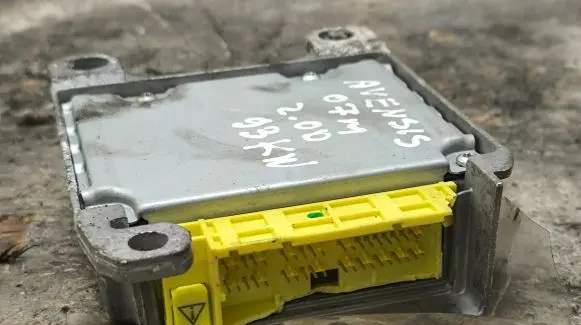 Toyota Avensis T250 Airbag control unit/module 8917005220