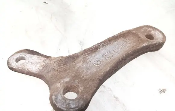 BMW 5 E60 E61 Sway bar bush bracket, front 6758527