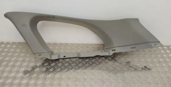 Toyota Avensis T270 Rear side glass trim 6247105140