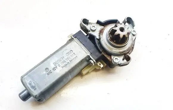 Mercedes-Benz C W204 Seat adjustment motor 0390203002 82041898-4