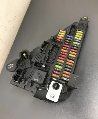 BMW 5 E60 E61 Fuse module