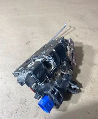 Audi A3 S3 8P Front door lock 4E1837015