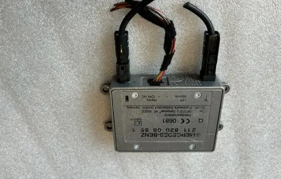 Mercedes-Benz E W211 Antenna control unit 2118200885 09701212 A2118200885