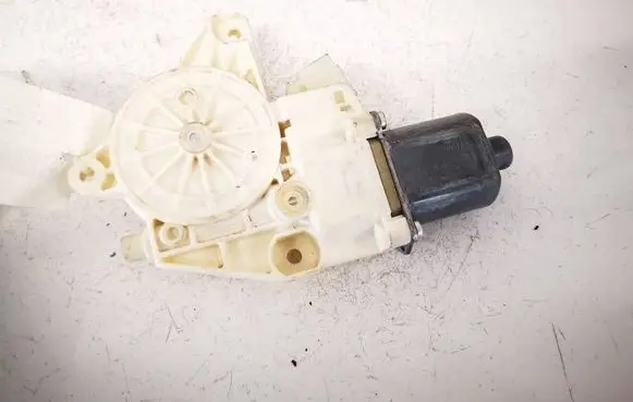 Mercedes-Benz E W212 Rear door window regulator motor A2048200542