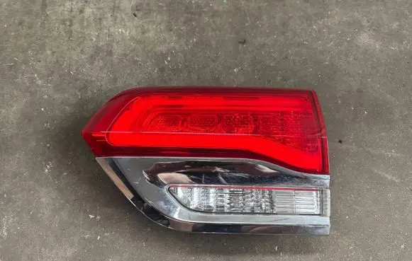 Jeep Grand Cherokee Tailgate rear/tail lights 68110046AC