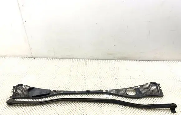 Dacia Duster II Wiper trim 8200825457