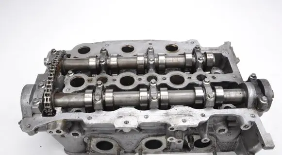 Land Rover Discovery 4 - LR4 Engine head PM9X2Q-6090-CA