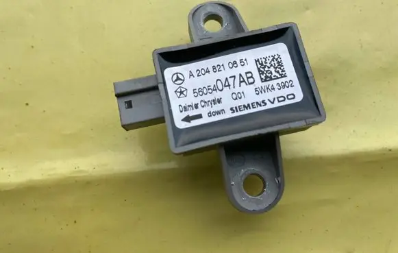 Mercedes-Benz C AMG W204 Airbag deployment crash/impact sensor A2048210651 56054047AB